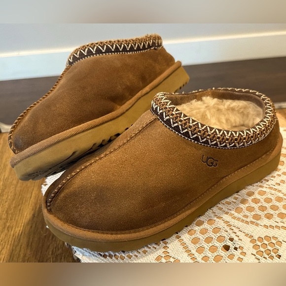 UGG Shoes - UGG  Chestnut Tasman Slippers~ Size 7
